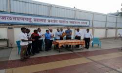 Visit of International Swimmer Veerdhaval Khade to College Swimming Pool