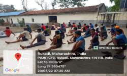 राष्ट्रीय सेवा योजना विशेष श्रम संस्कार शिबीर रुकडी येथे सकाळी व्यायाम करताना विद्यार्थी