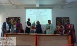 महिला सचेतना समिती आणि राष्ट्रीय सेवा योजना अंतर्गत आंतरराष्ट्रीय महिला दिनानिमित्त डॉ कोमल कुंदप यांचे व्याख्यान आयोजित करण्यात आले