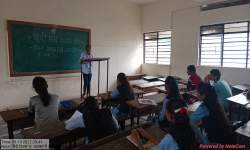 हिंदी विभाग की ओर से हिंदी दिवस के उपलक्ष्य में आयोजित वक्तृत्व प्रतियोगिता