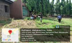 राजर्षी शाहू खासबाग कुस्त्यांचे मैदान येथे परिसर  स्वच्छता करताना शारीरिक शिक्षण विभागाचे विद्यार्थी