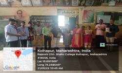 मराठी विभागाच्या वतीने राजीव गांधी यांच्या स्मृतिदिनानिमित्त वालावलकर प्रशालेच्या ग्रंथालययास पुस्तके भेट