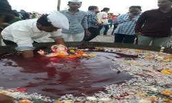 समाजशास्त्र विभागातील विद्यार्थीचा पर्यावरण पूरक गणेशोत्सवामध्ये सहभाग पाणी प्रदूषण टाळण्यासाठी निर्माल्य दान आणि विसर्जित गणपती मूर्तीदान मोहिमेत सहभाग