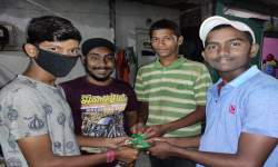 विध्यार्थ्या मार्फत मास्क वाटप